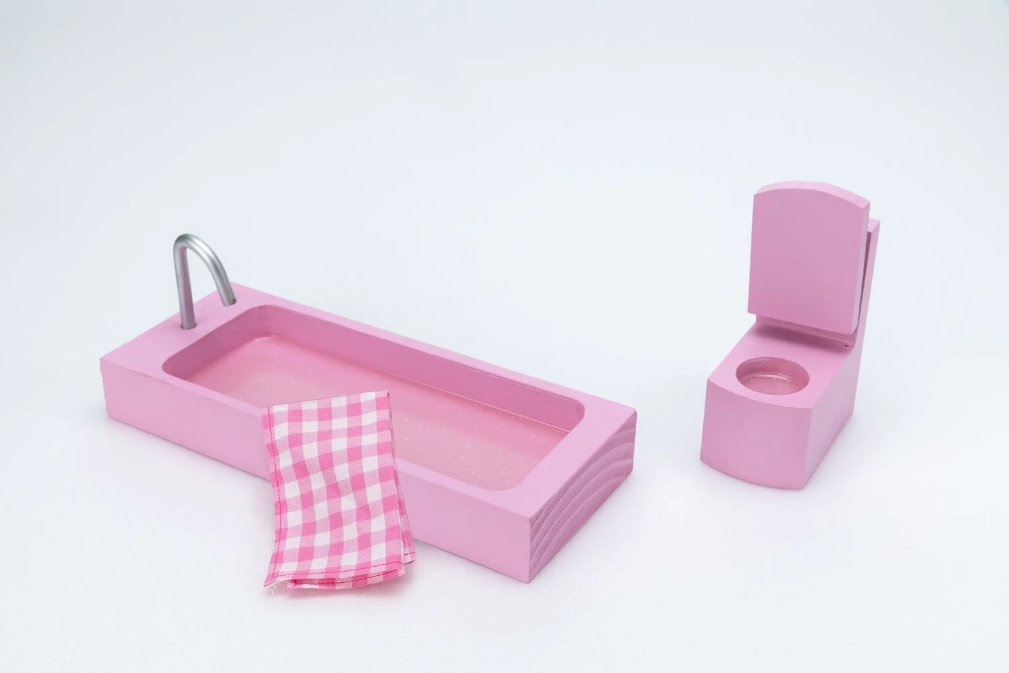 Wooden Barbie furniture - Bathtub with real looking "water"